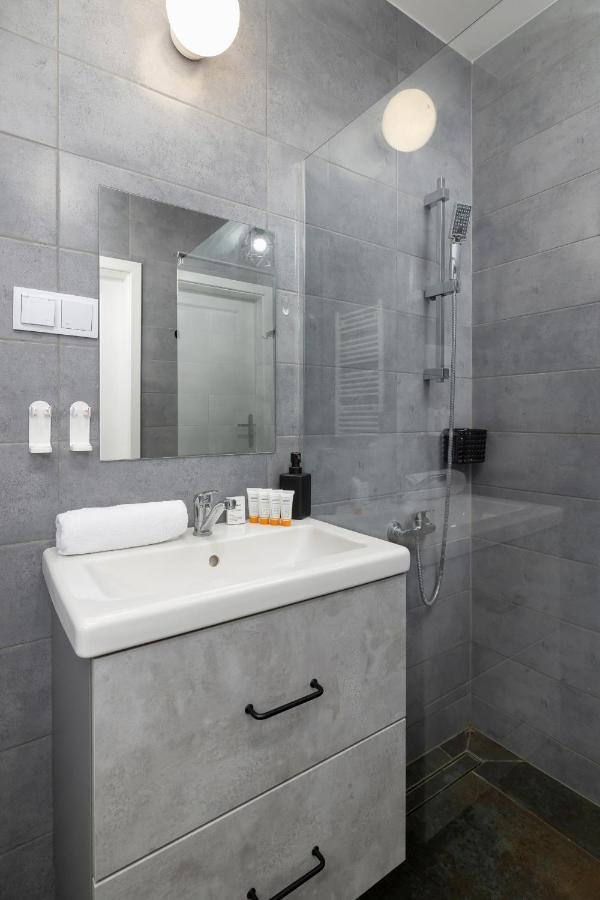 Comfy Apartment Pachonskiego With Parking In Krakow By Noclegi Renters ภายนอก รูปภาพ